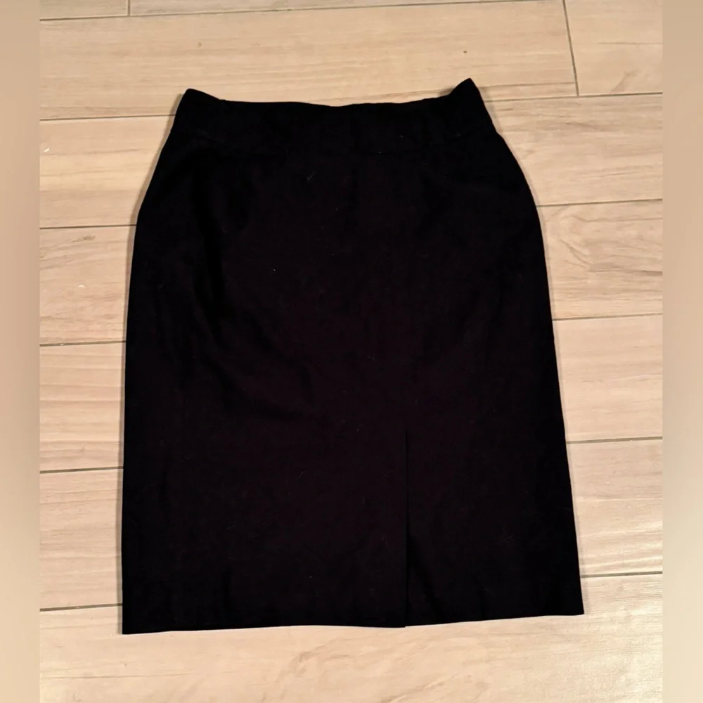 Talbots Elegant Black Pencil Skirt size MEDIUM stretchy waist 15in length 25in